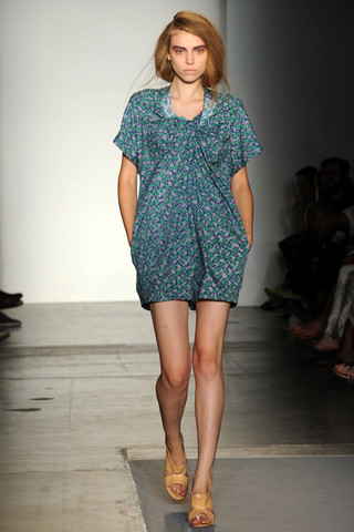 A DETACHER SPRING/SUMMER 2011 during Mercedes-Benz Fashion Week in New York. Photo courtesy of elle.com via Company Agenda on FDM www.fashiondailymag.com by Brigitte Segura A DETACHER SPRING/SUMMER 2011 during Mercedes-Benz Fashion Week in New York. Photo courtesy of elle.com via Company Agenda on FDM www.fashiondailymag.com by Brigitte Segura