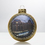 HARRODS 2010 limited edition xmas bauble in home for the holidays on fashiondailymag HARRODS 2010 limited edition xmas bauble in home for the holidays on fashiondailymag