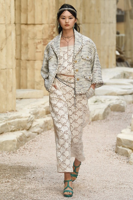 cruising CHANEL GOLD - Fashion Daily Mag