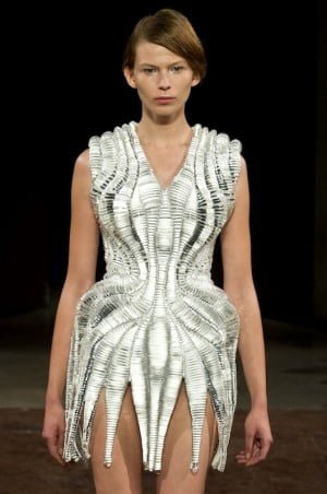 IRIS van HERPEN couture futuristic | Fashion Daily Mag