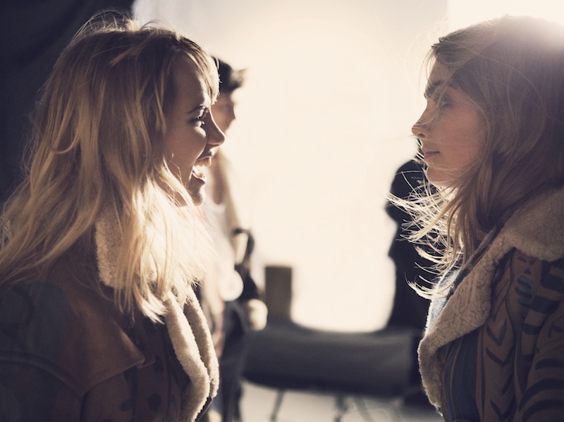 Cara Delevingne and Suki Waterhouse behind the scenes on the Burberry Autumn_Winter 2014 campaign (1)